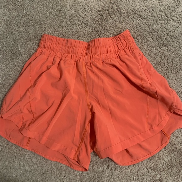 size 4 LULU shorts - Picture 2 of 2